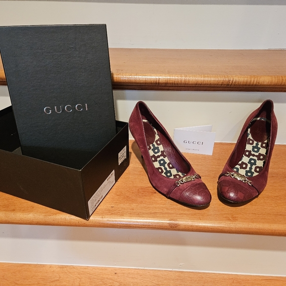 Gucci Red/Burgundy Suede Heels with Gold Bit - Picture 1 of 10